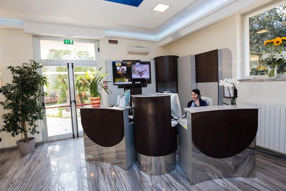 Hotel Roma มารีนา ดิ มาซซา ภายนอก รูปภาพ