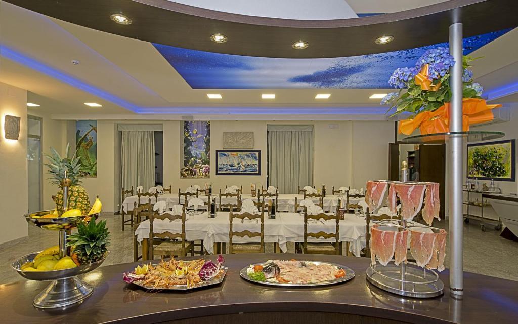Hotel Roma มารีนา ดิ มาซซา ภายนอก รูปภาพ
