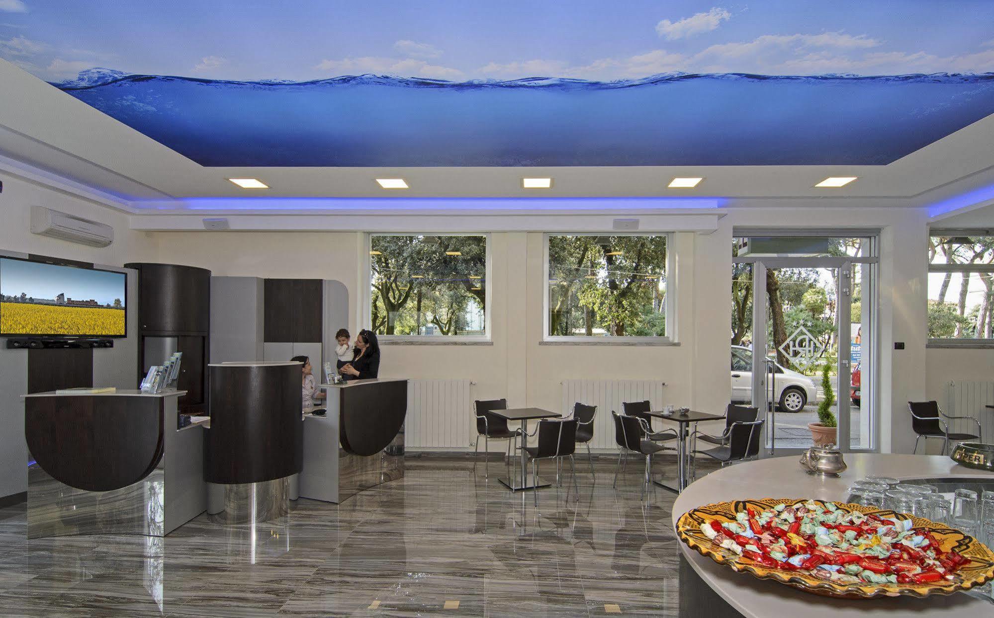 Hotel Roma มารีนา ดิ มาซซา ภายนอก รูปภาพ