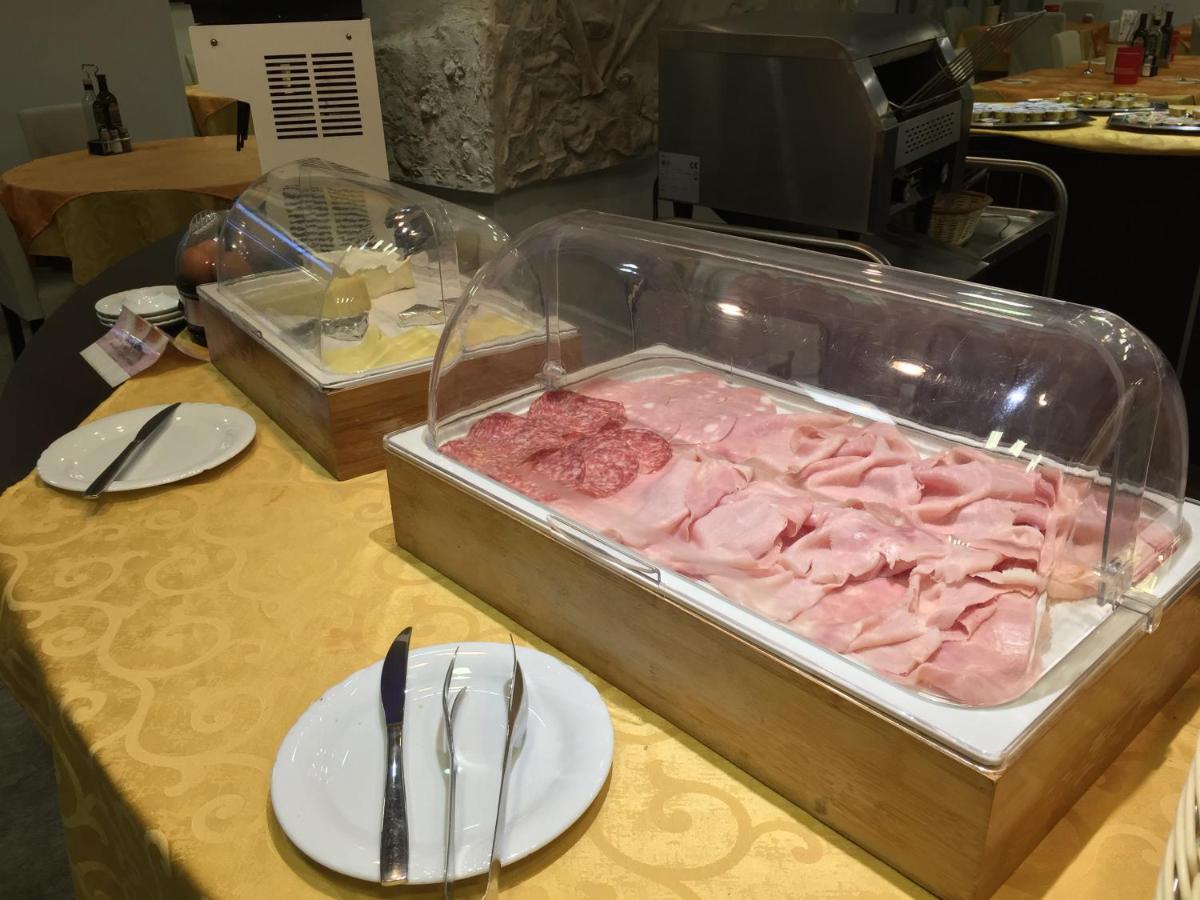 Hotel Roma มารีนา ดิ มาซซา ภายนอก รูปภาพ