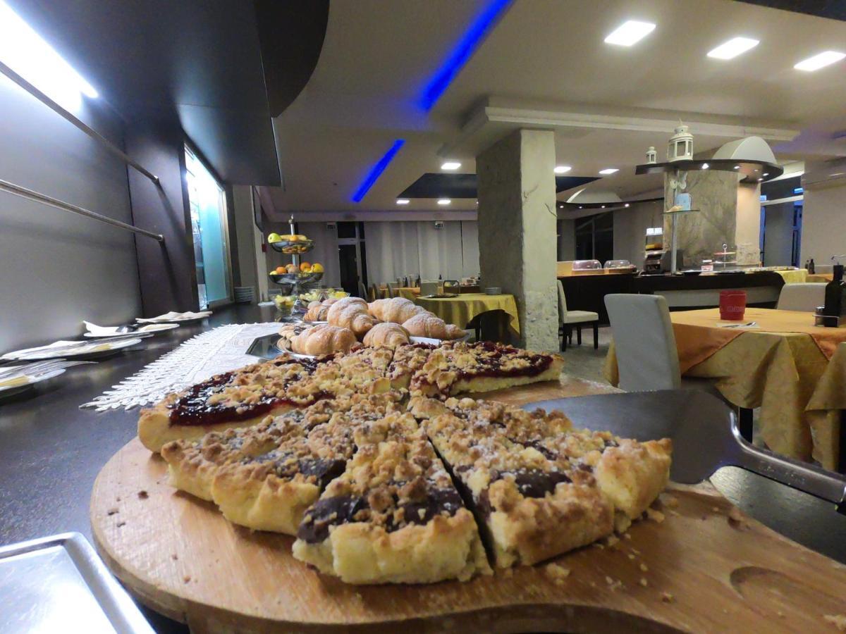 Hotel Roma มารีนา ดิ มาซซา ภายนอก รูปภาพ