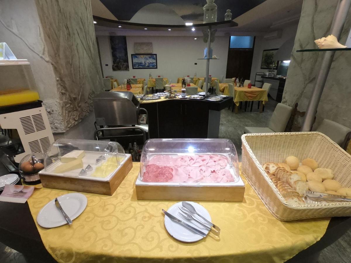 Hotel Roma มารีนา ดิ มาซซา ภายนอก รูปภาพ